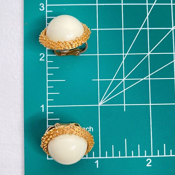 Trifari Earrings Large White Dome Cabochon Stone Gold Tone Hob Knob Setting - Picture 9 of 9